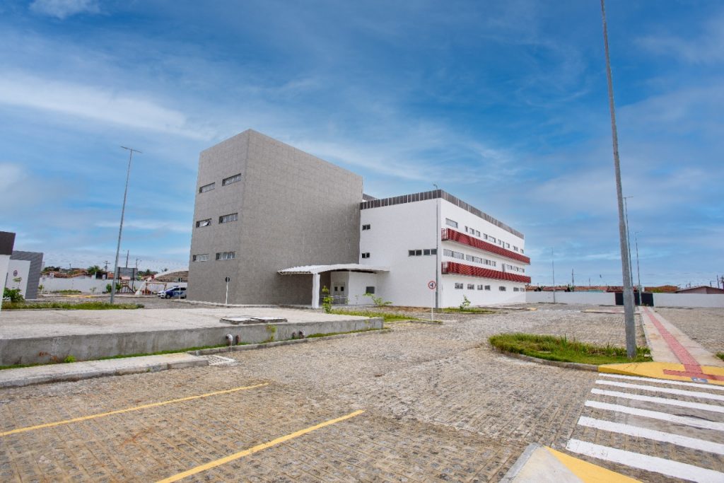 Obra de complementação da construção da maternidade no bairro 17 de março.