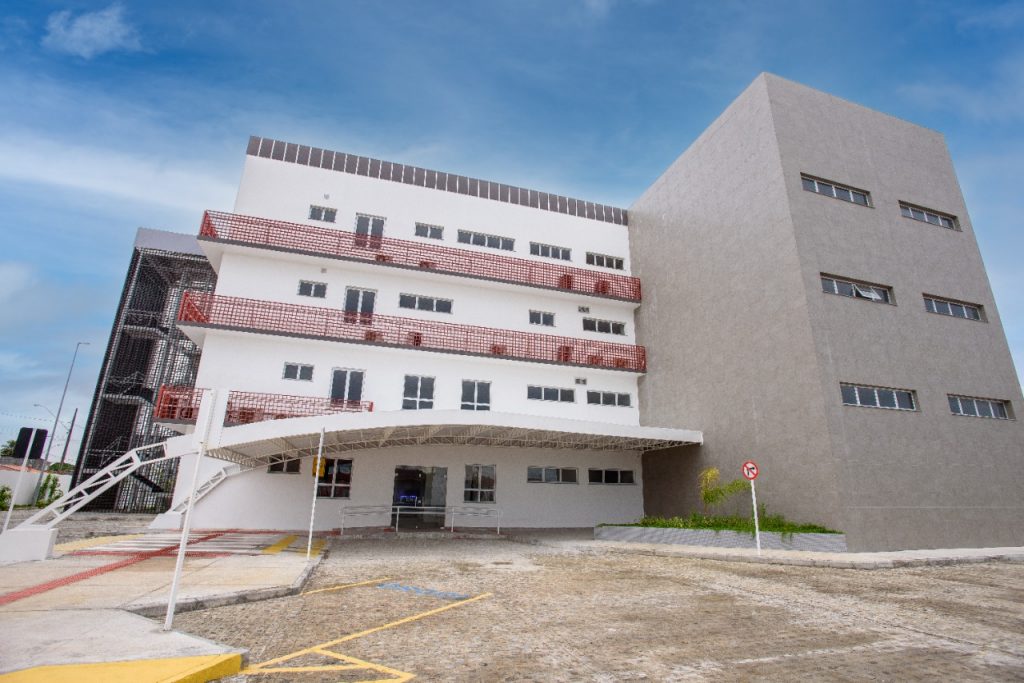 Obra de complementação da construção da maternidade no bairro 17 de março.